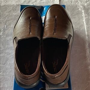 EASY STREET Women’s Brown Slip-On Casual Loafers. NWOT in original box Sz 7.5.
